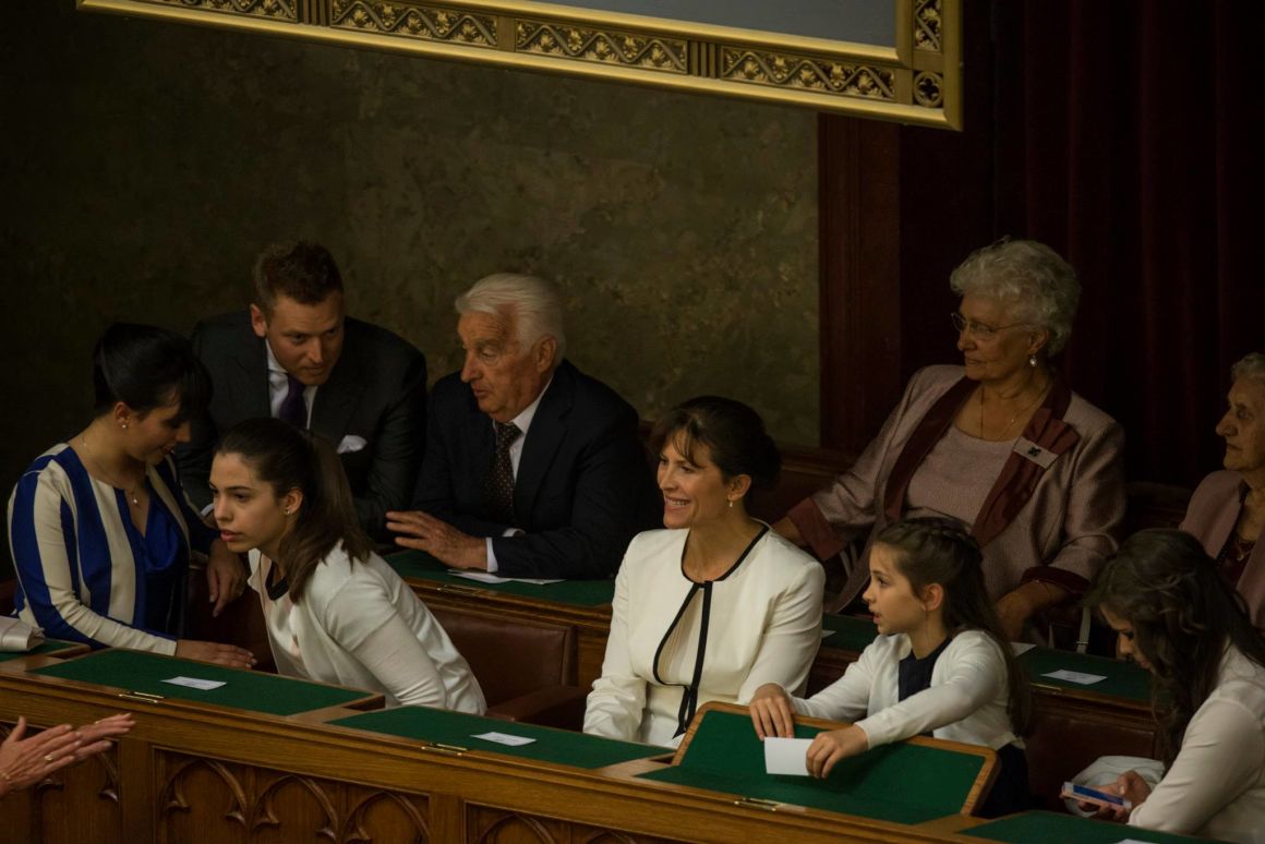 Az Orbán-família a Parlamentben (Fotó: Orbán Viktor/Facebook)