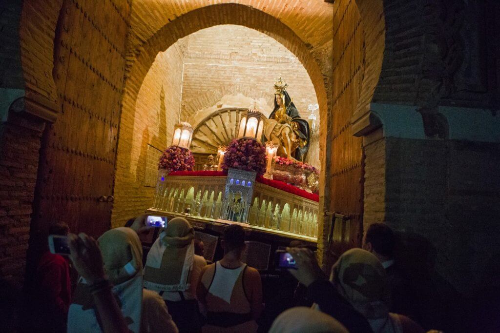 The Holy Week celebrations in Granada arrived to its sixth day.
